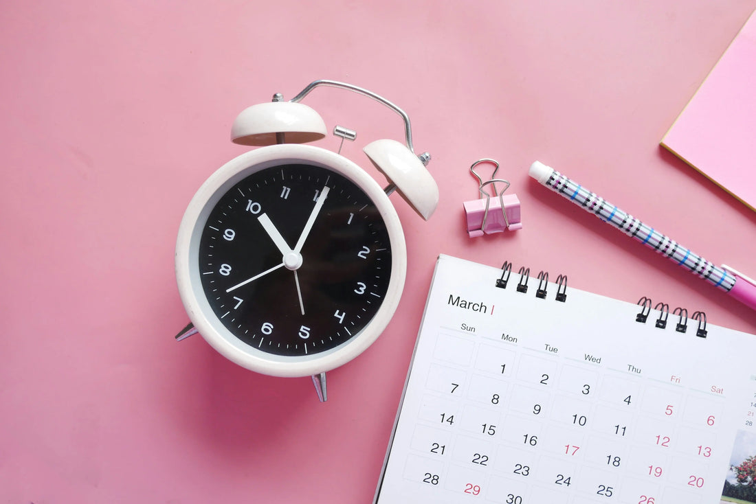 horloge et calendrier : illustrant les délais rapide en entreprise 
