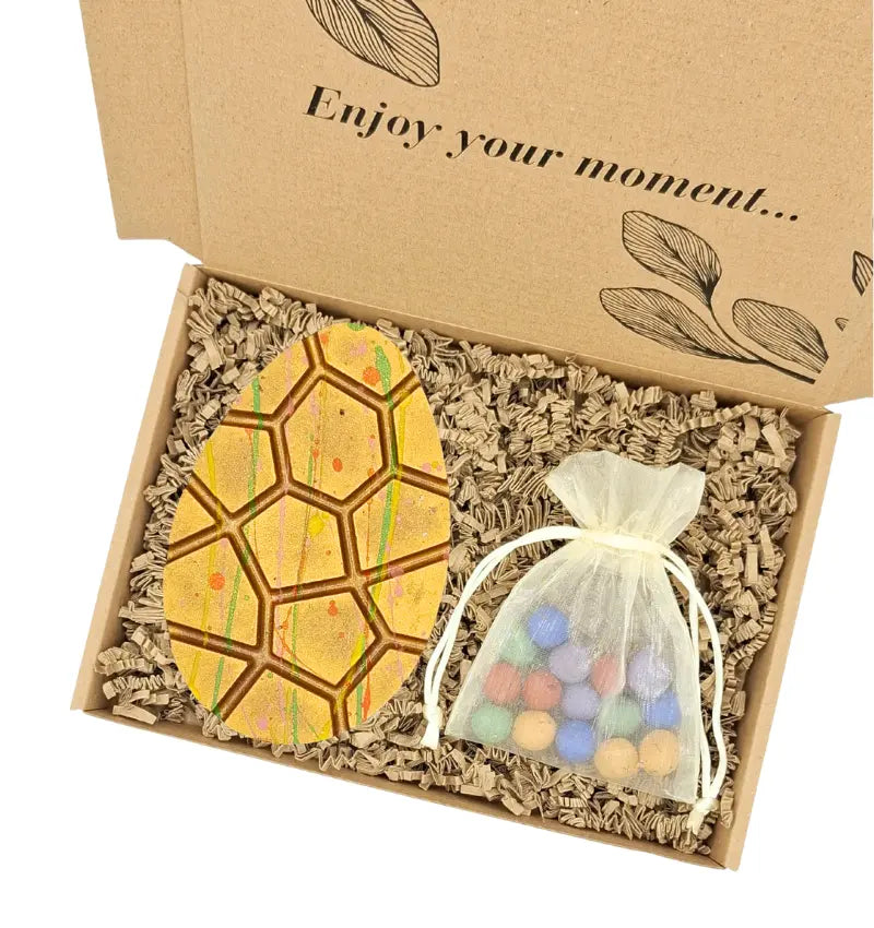 coffret personnalisable œuf chocolat Pâques et sachet de boules de graines de fleurs colorées, parfait cadeau entreprise personnalisable, coffret cadeau client ou cadeau collaborateur