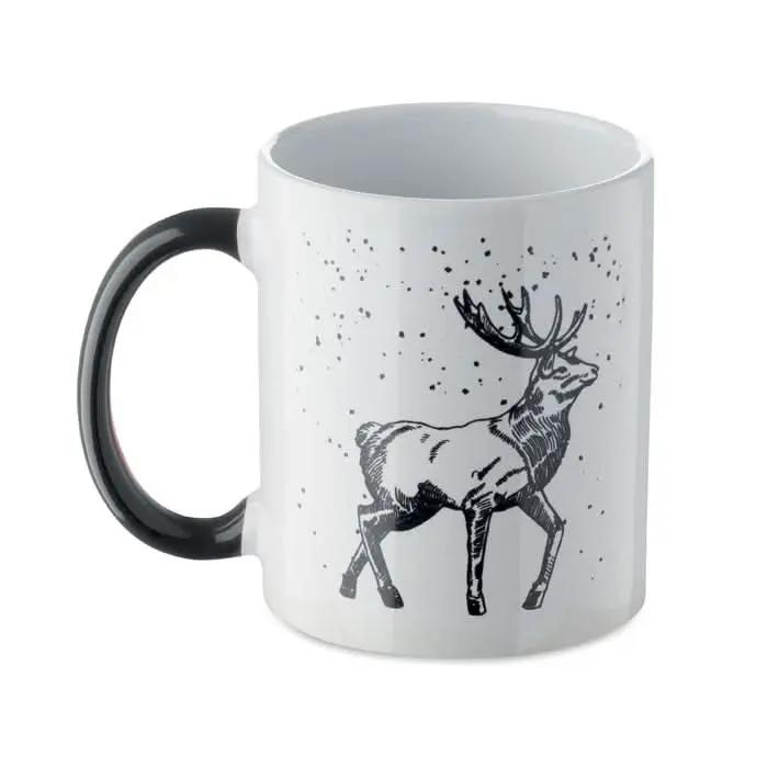 Mug blanc avec dessin noir d'un cerf avec de la neige